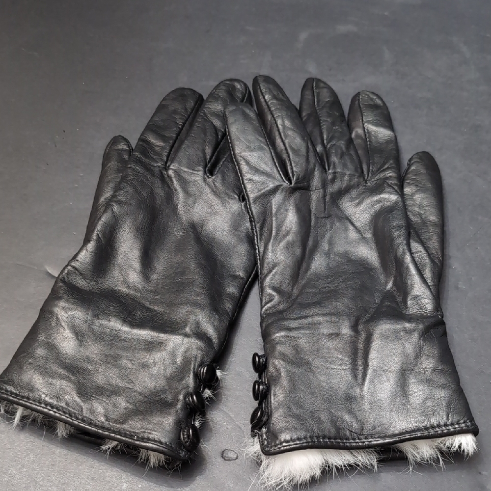 Fownes Brothers Women's Black Leather Gloves with Rabbit Fur Cuff.